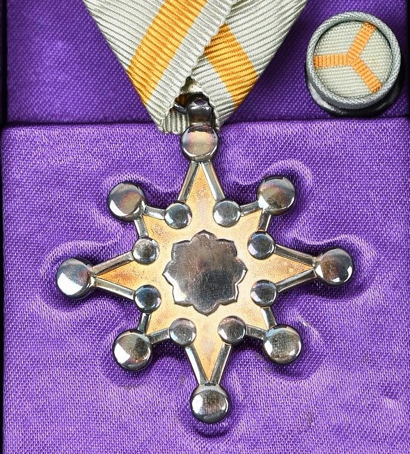 Japanese Order Of The Sacred Treasure, 8th Class With Case Of Issue